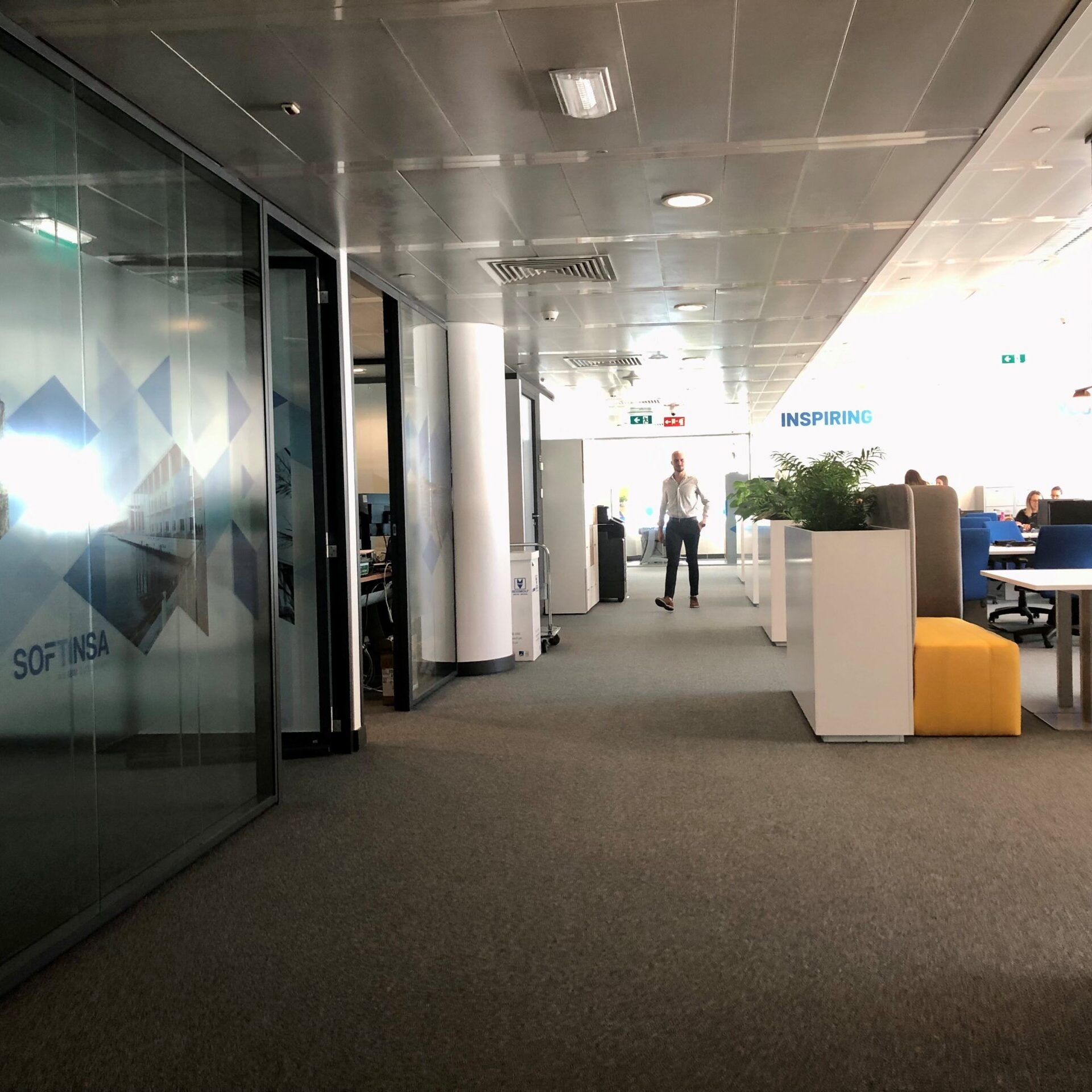 office_oriente_fundo